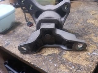 bontott FORD MONDEO V Motor Tartó Bak Jobb